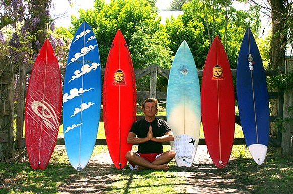 albe-praying-for-surf-with-quiver